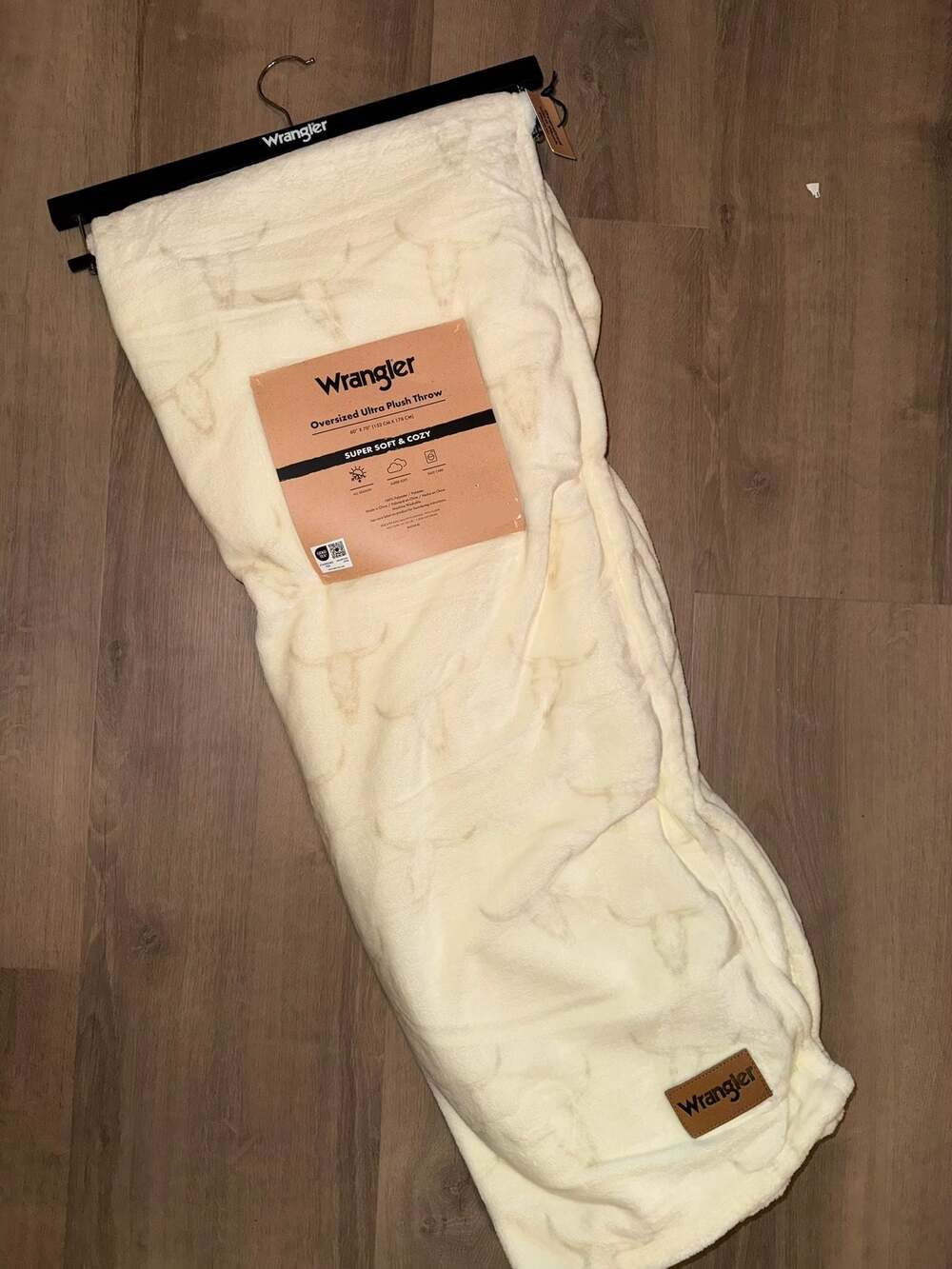 Wrangler Oversized Ultra Plush Throw Blanket Steer Skull Cream 60" x 70"